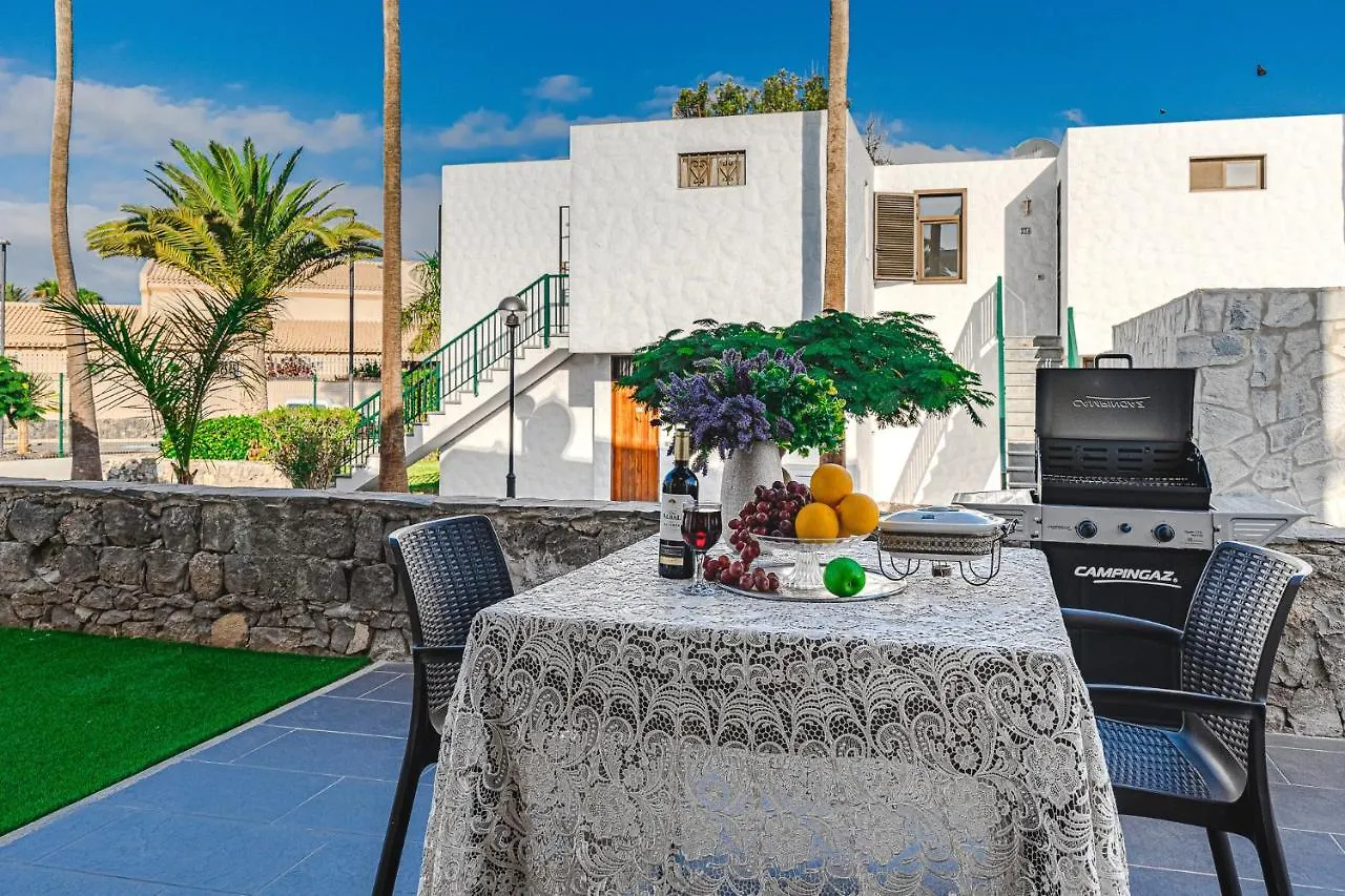 Bungalow -2 Minute From The Beach. Playa de las Américas Apartment