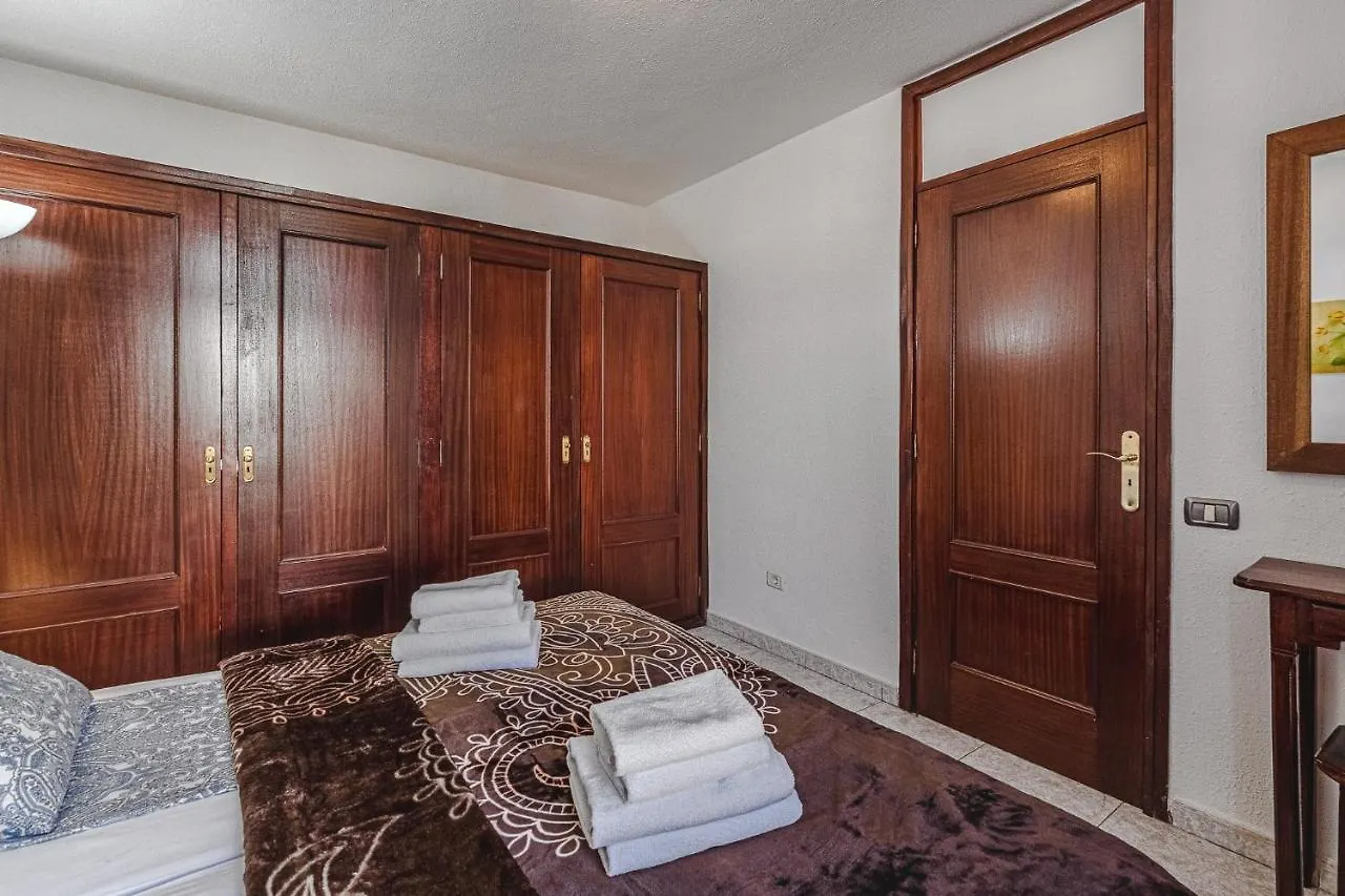 Bungalow -2 Minute From The Beach. Playa de las Américas 0*,